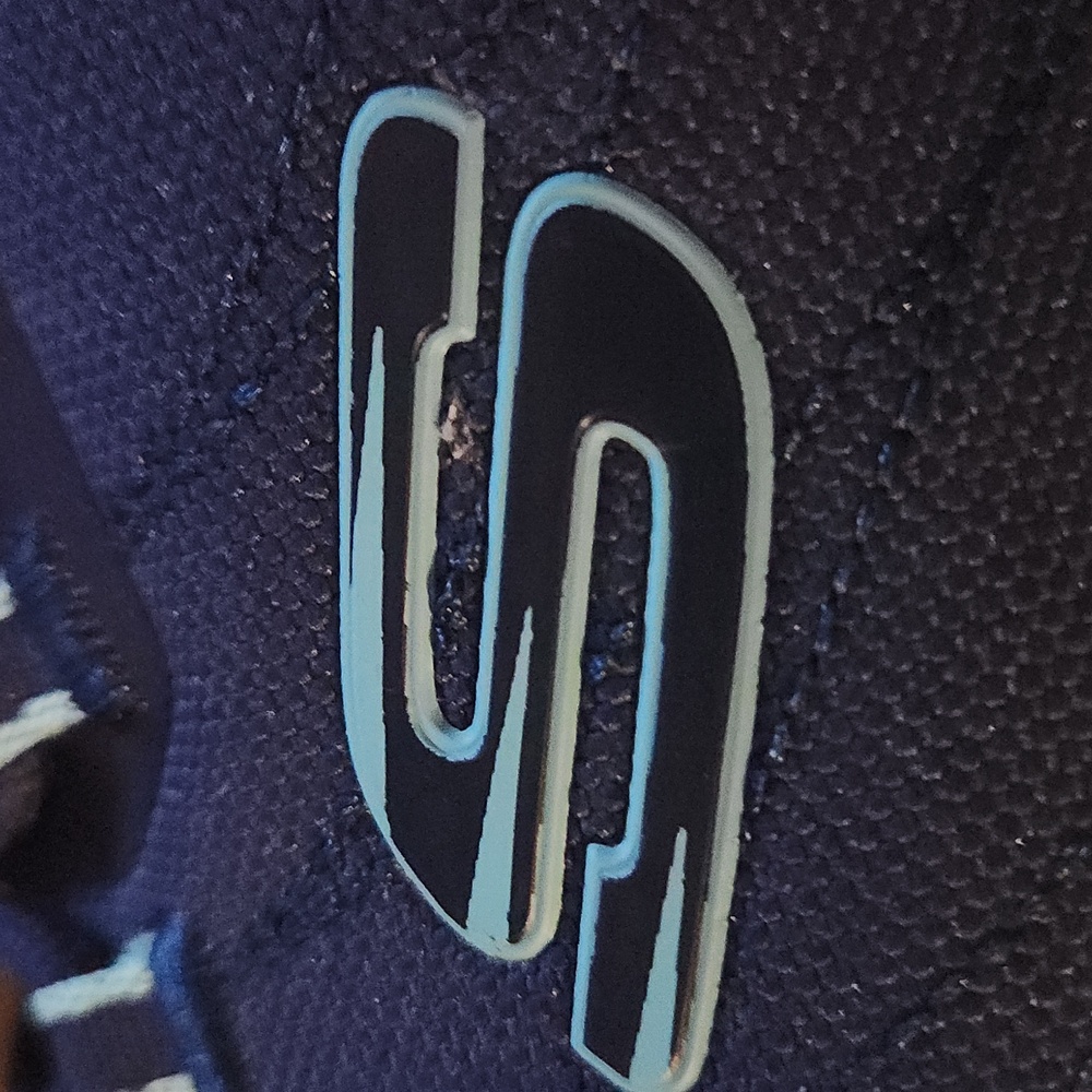 Skechers slip resistant work shoes. 7.5. Slip Resistant. - Picture 10 of 10